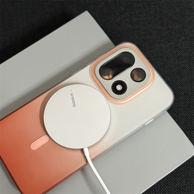 Ultra-thin Gradient Matte Tran - Magsafe Wireless Charger review and price